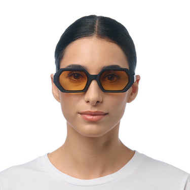 Okkia Andrea Altıgen Unisex Güneş Gözlüğü 
 Siyah / Lens : Sarı