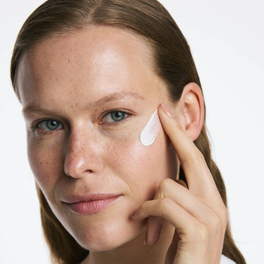 Ino Broad Spectrum SPF 50+ Sunscreen - 00 Clear Güneş Koruyucu Krem