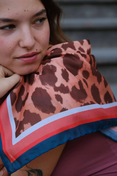 Less Atelier Leopard Fular